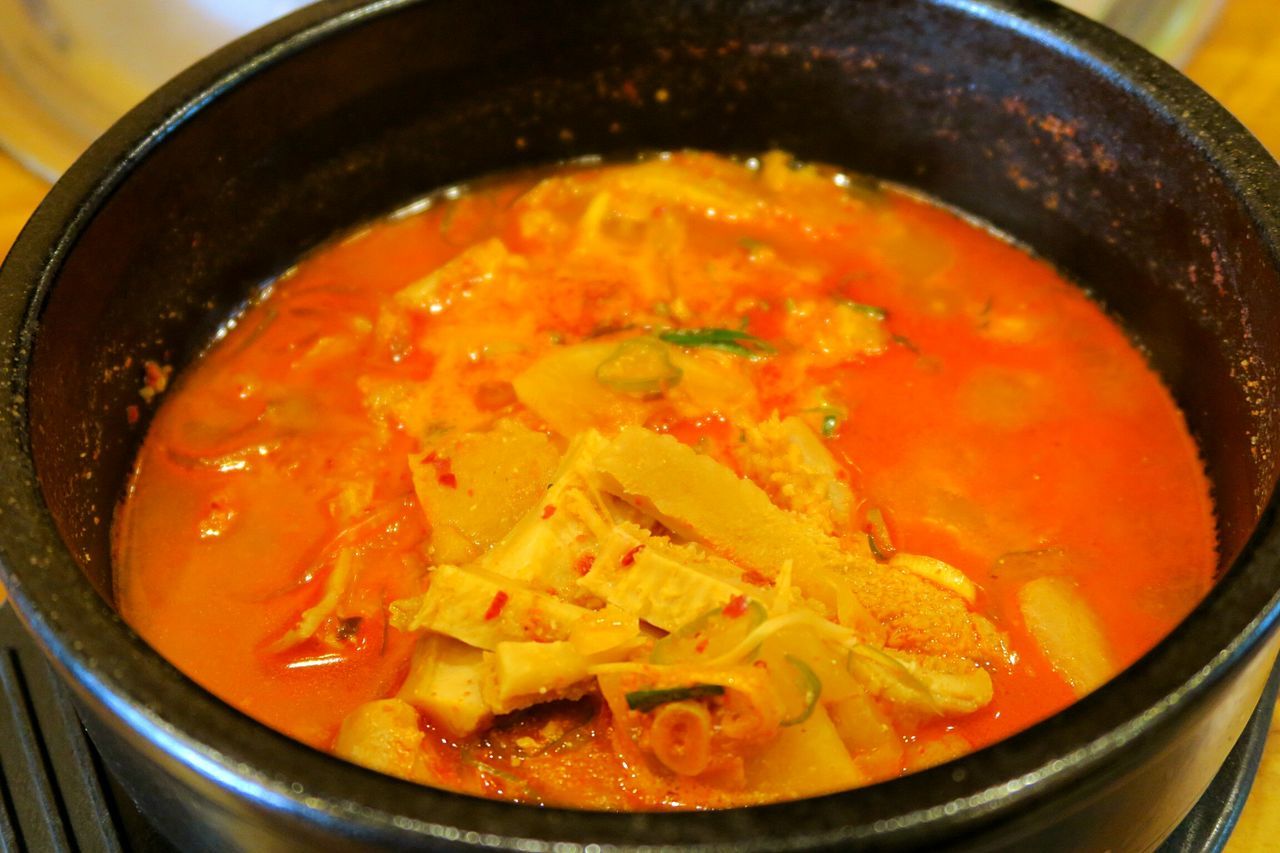 CLOSE UP OF SOUP