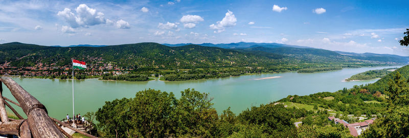 Panoramic view of lake and mountains against sky