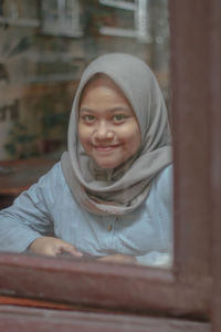 Portrait of a smiling young woman