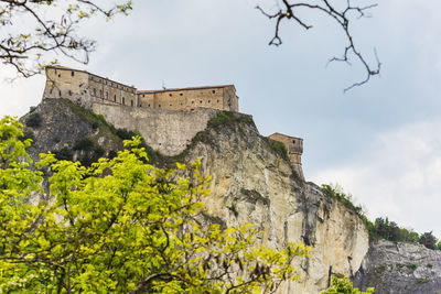 Ancient medieval town of san leo. churches and castle that made history. rimini, italy