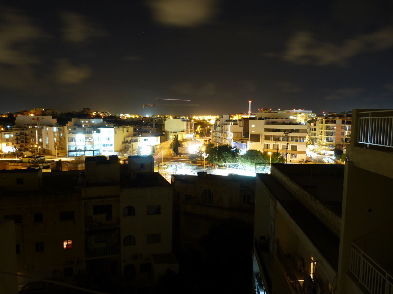 HIGH ANGLE VIEW OF ILLUMINATED BUILDINGS AGAINST SKY