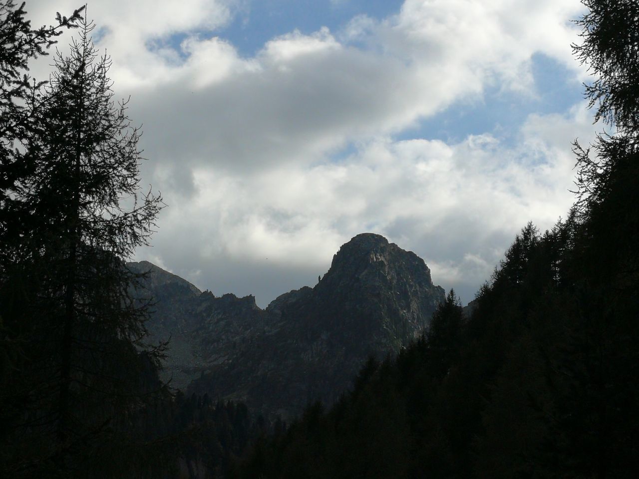 SCENIC VIEW OF MOUNTAIN AGAINST SKY