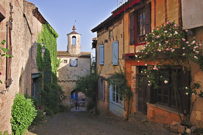 Old street in the picturesque village cordes sur ciel, france