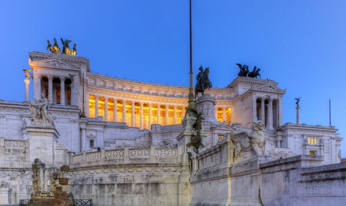 Statue of historic building against sky