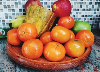 Close-up of oranges in basket on table