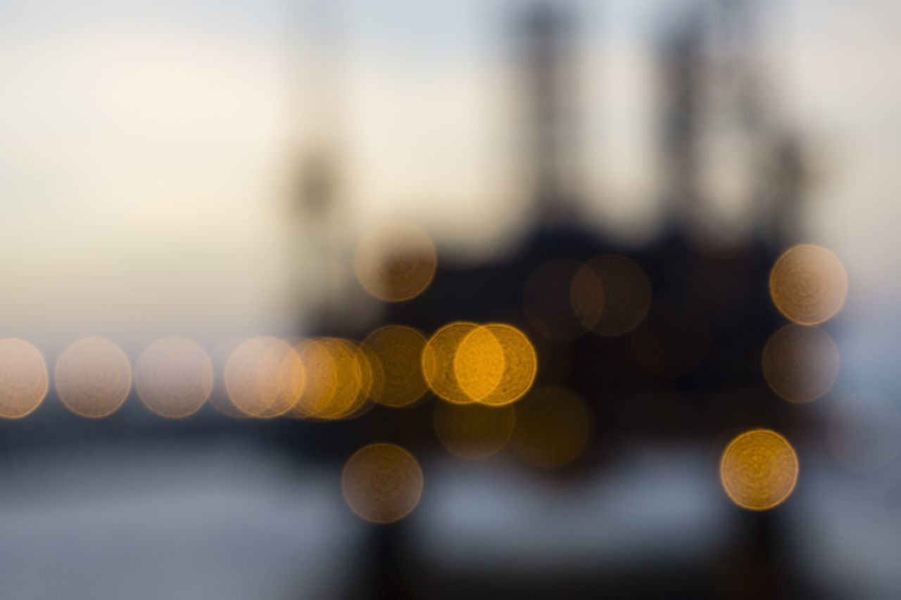 DEFOCUSED LIGHTS