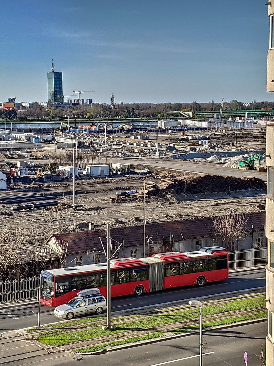 HIGH ANGLE VIEW OF CITYSCAPE AGAINST SKY