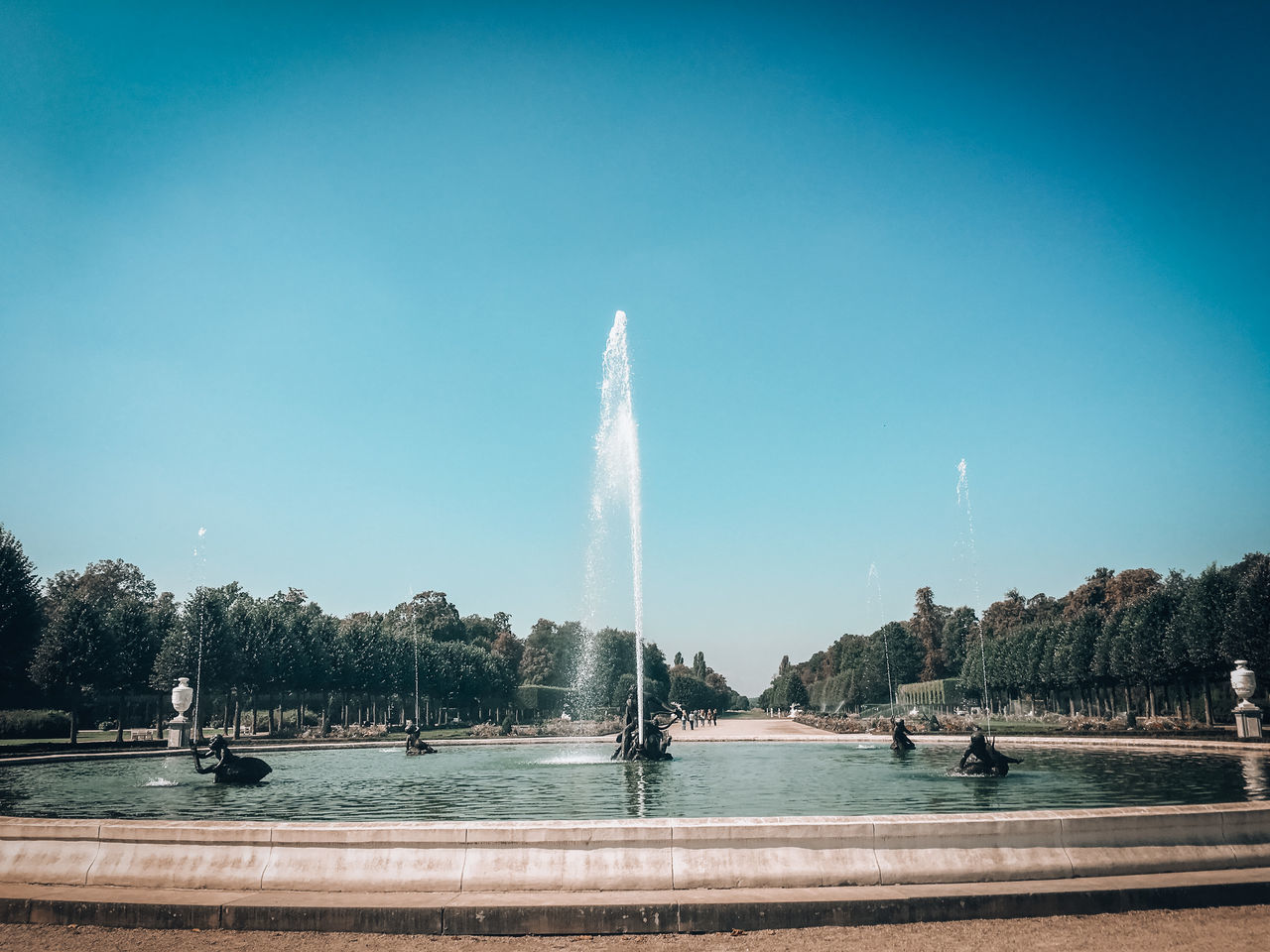 PANORAMIC VIEW OF LAKE AGAINST SKY