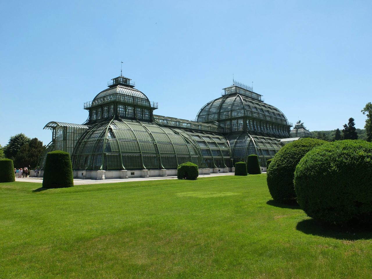 architecture, grass, built structure, clear sky, building exterior, famous place, lawn, dome, travel destinations, tourism, travel, religion, history, place of worship, green color, copy space, international landmark, tree, spirituality, blue