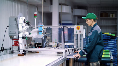 Worker of printing equipment, adjusts, regulates the printing