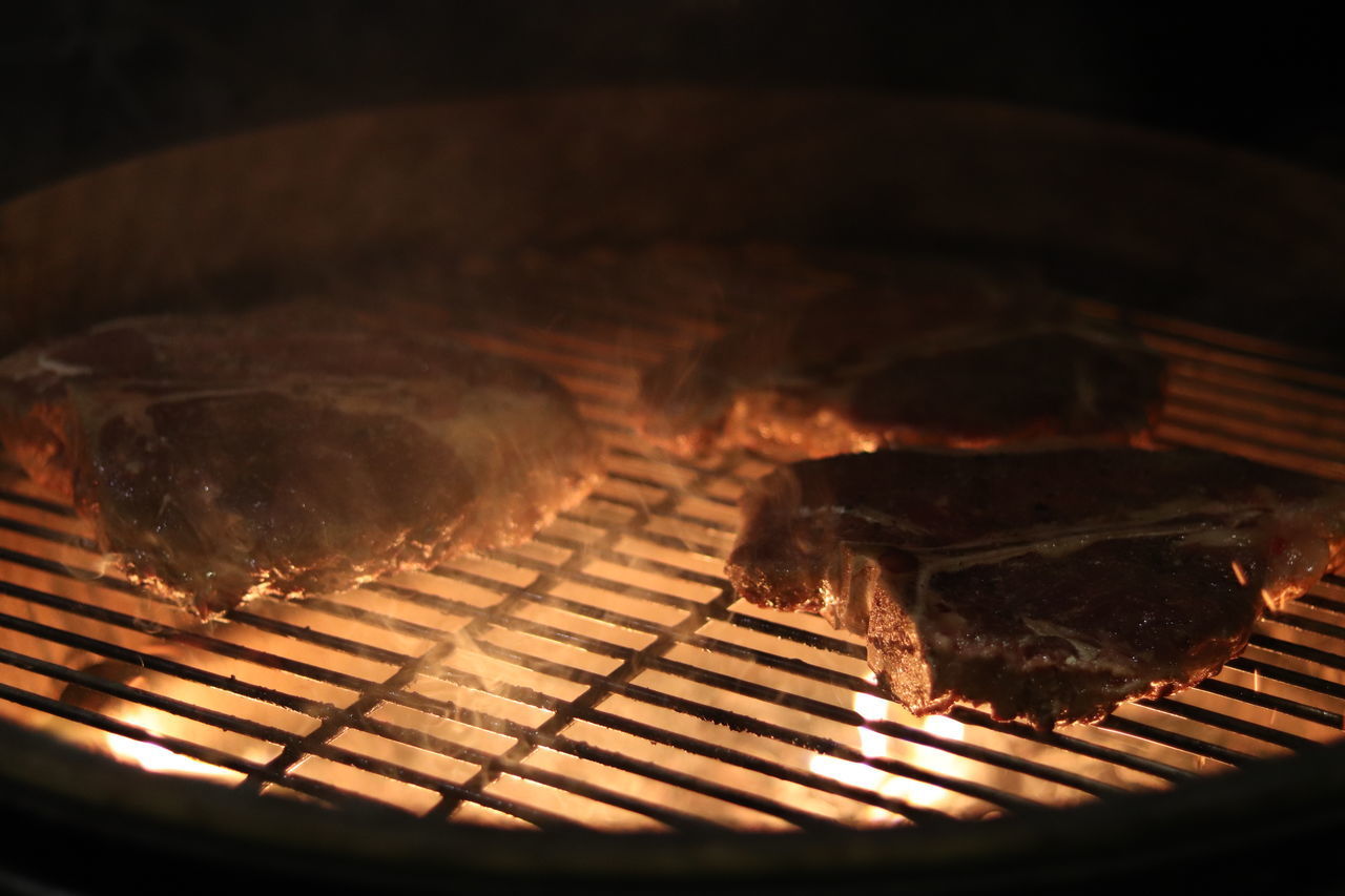 HIGH ANGLE VIEW OF FOOD ON BARBECUE GRILL