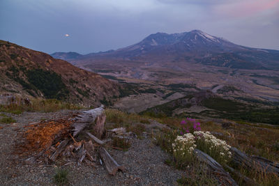 Mount saint helens at dusk from loowit viewpoint