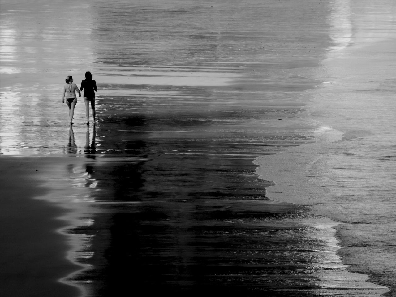 water, beach, sea, lifestyles, leisure activity, shore, full length, men, sand, reflection, walking, standing, rear view, horizon over water, silhouette, vacations, nature, tranquility