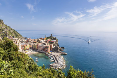 Italy, liguria, vernazza, view of coastal village along cinque terre in summer