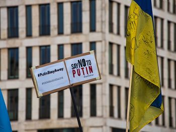 Say no to putin / putin stay away. ukraine demonstration, 22.01.2022 vor dem brandenburger tor.
