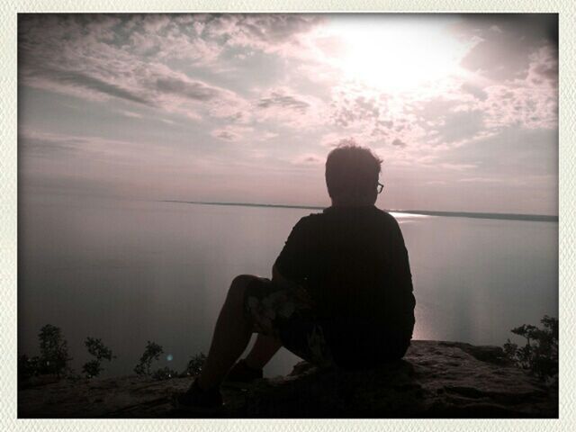 sea, horizon over water, sky, water, lifestyles, tranquility, tranquil scene, scenics, leisure activity, rear view, beauty in nature, cloud - sky, sitting, beach, silhouette, nature, relaxation, men