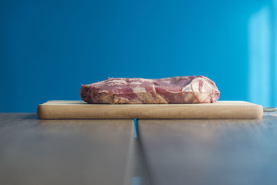 Close-up of bread on cutting board