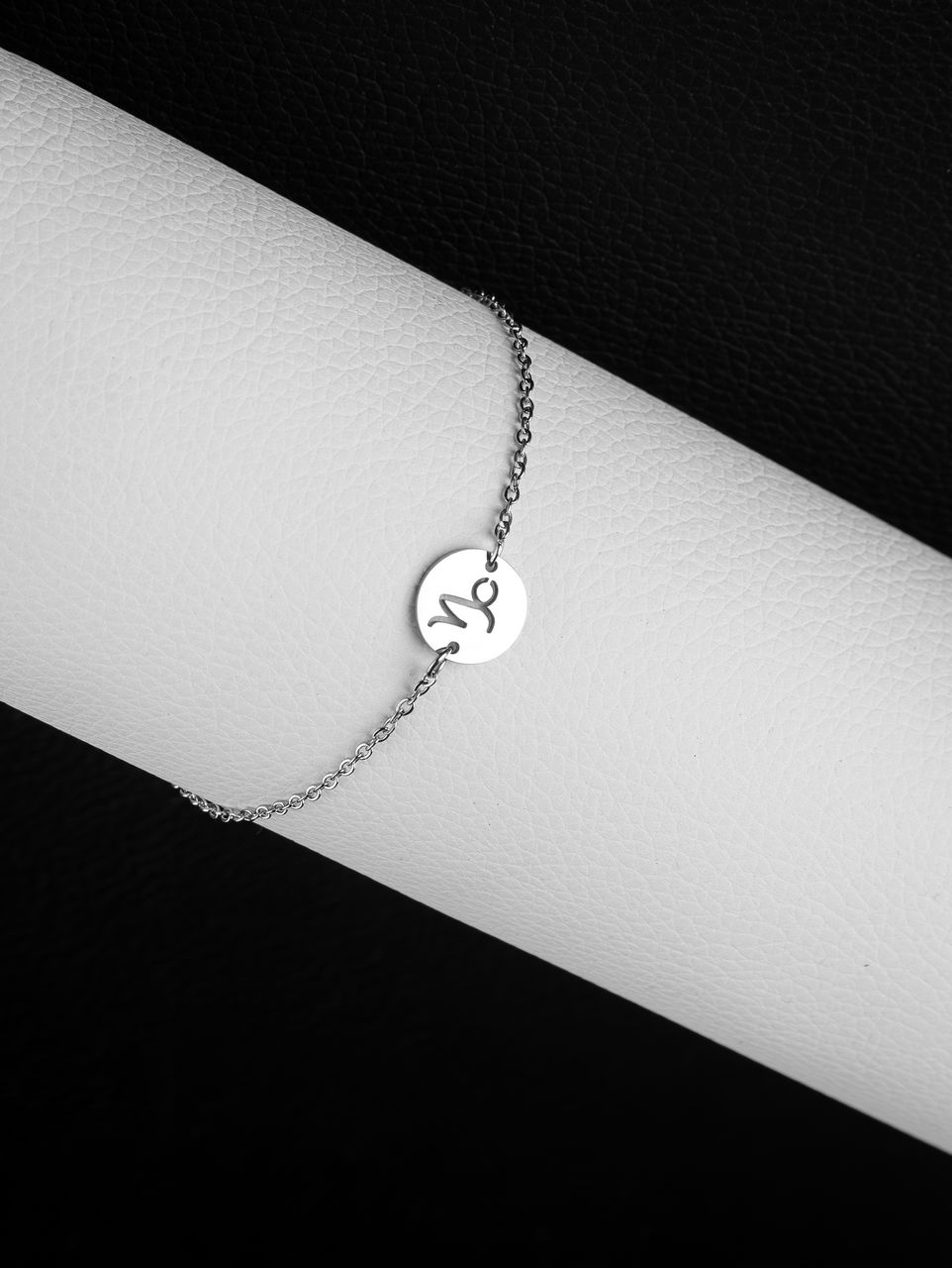 jewellery, white, chain, fashion accessory, necklace, indoors, close-up, jewelry, no people, pendant, silver, platinum