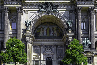 Statue of historic building