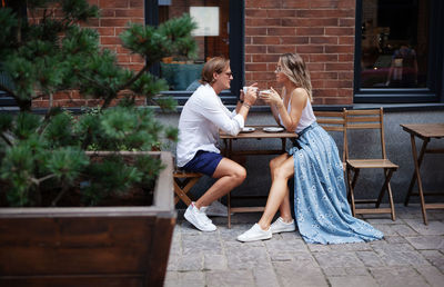 Couple talking at coffee shop. loving couple having cup of coffee at street restaurant