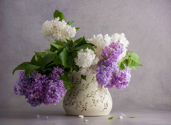 Close-up of white flowers in vase