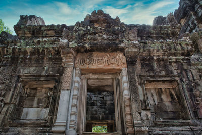 Phimeanakas temple among the ancient ruins of angkor wat hindu temple complex in siem reap, cambodia
