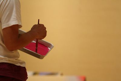 Close-up of young woman holding hands