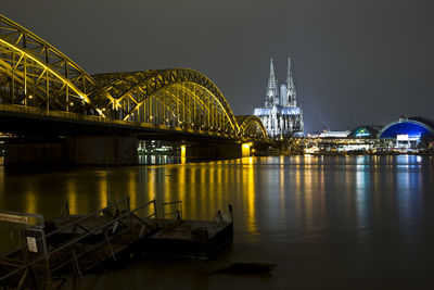Beautiful panoramic view of cologne cathedral at night