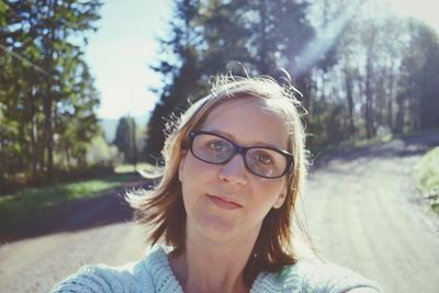 Portrait of young woman wearing eyeglasses