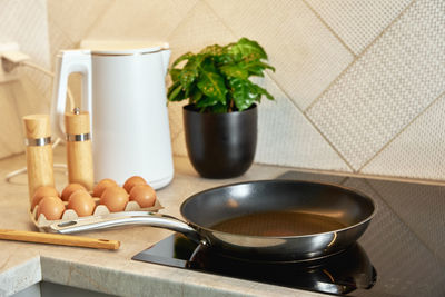 Induction hob with frying pan, kitchen appliance