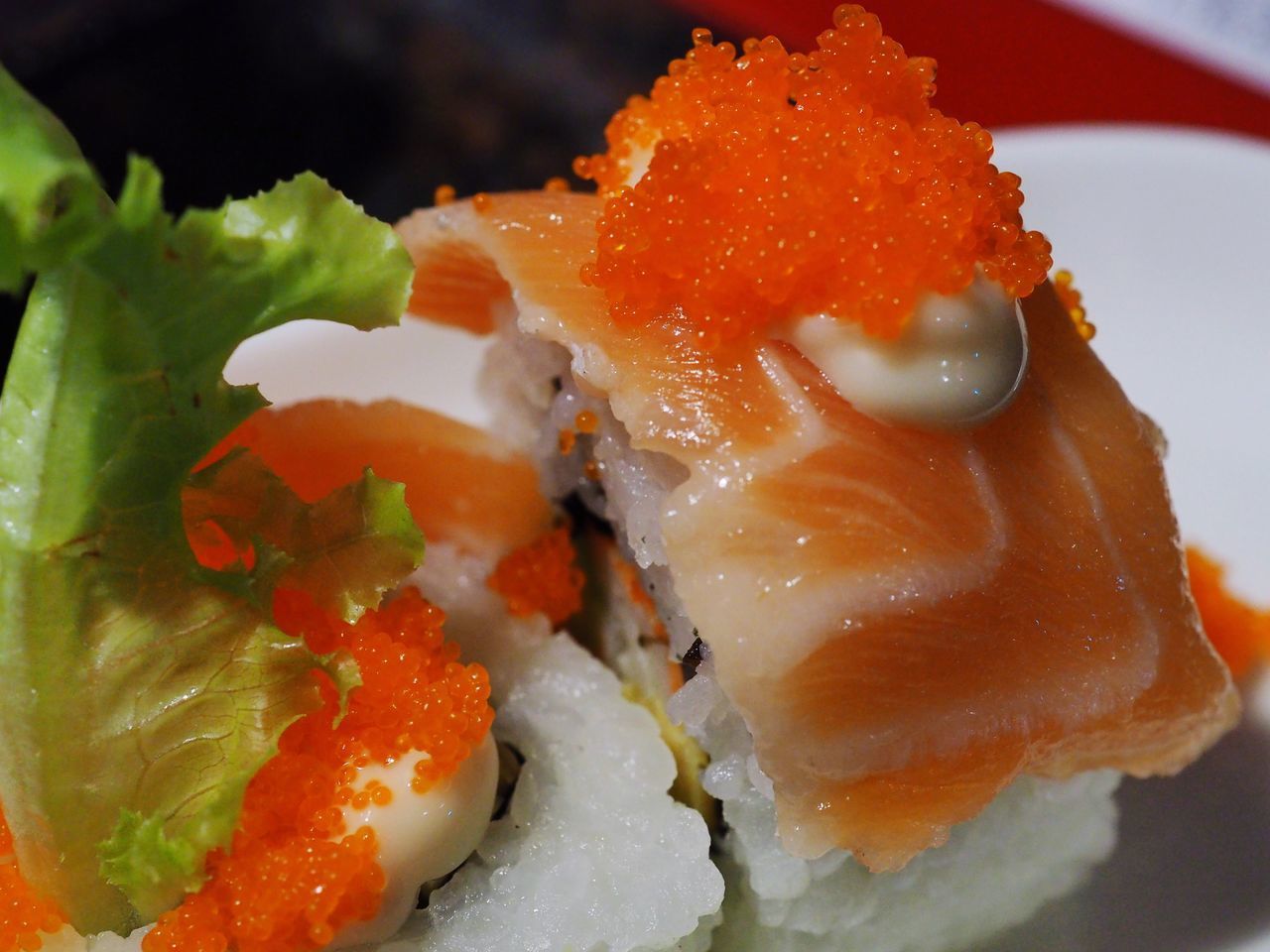 CLOSE-UP OF SUSHI IN PLATE