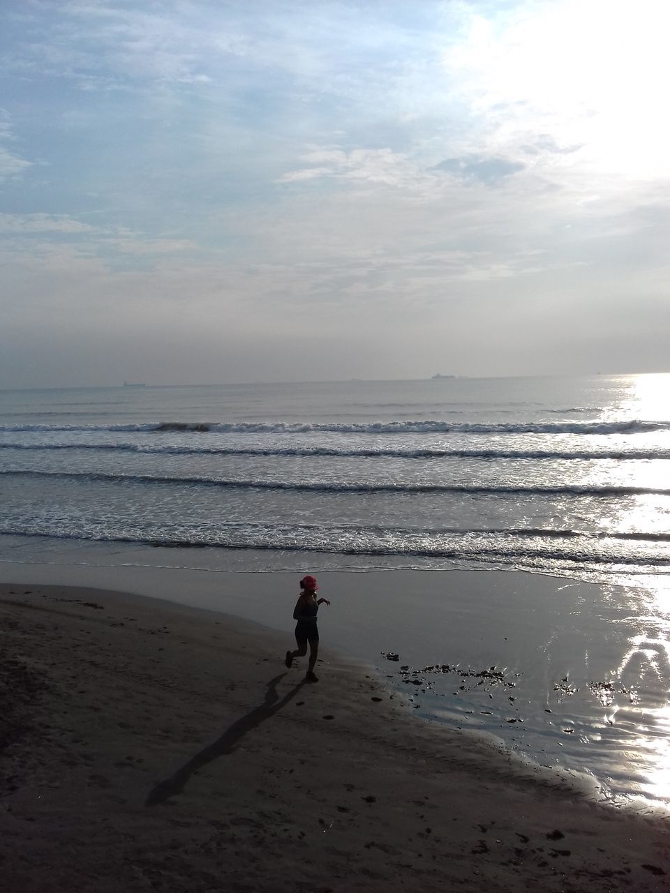 sea, beach, horizon over water, nature, water, shore, beauty in nature, sand, scenics, sky, tranquility, one person, real people, tranquil scene, full length, cloud - sky, outdoors, standing, vacations, men, wave, day, people