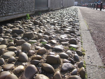 Surface level of pebbles