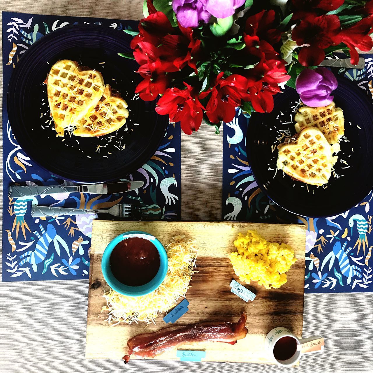 HIGH ANGLE VIEW OF BREAKFAST SERVED IN PLATE