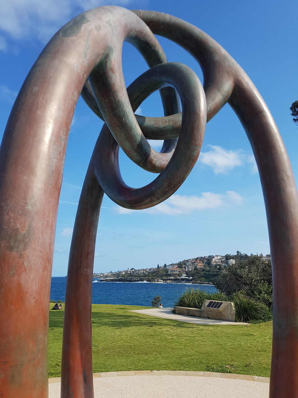 SCENIC VIEW OF SEA AGAINST SKY SEEN THROUGH METAL