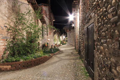 Narrow alley in city