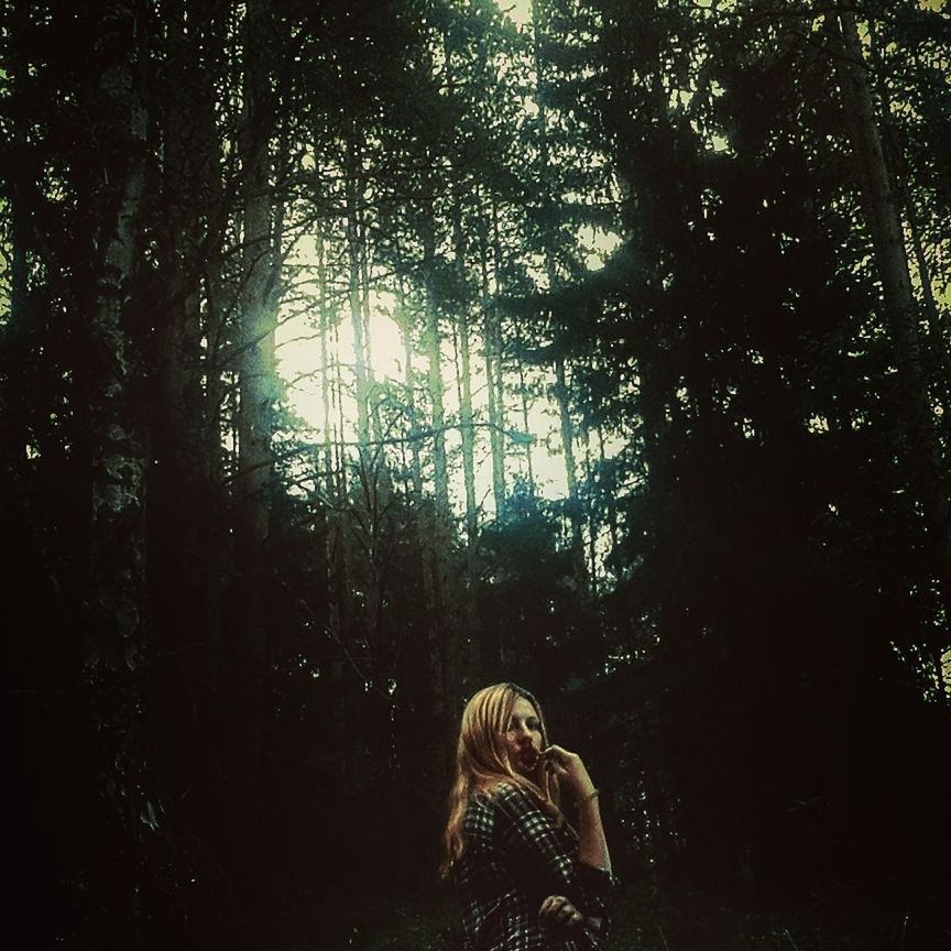 PORTRAIT OF YOUNG WOMAN IN FOREST