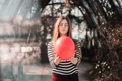 Portrait of a beautiful young woman with balloons