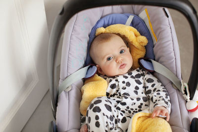 Little girl sits in the car seat