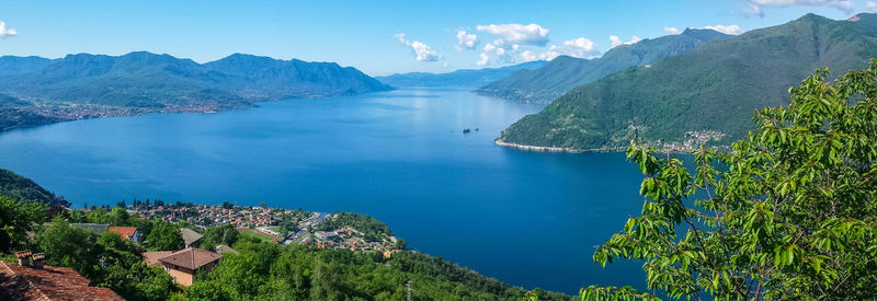 Panoramic view of lake and mountains against sky