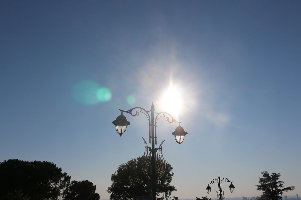 LOW ANGLE VIEW OF STREET LIGHT AGAINST CLEAR BLUE SKY