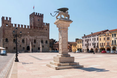 Statue of historic building against sky