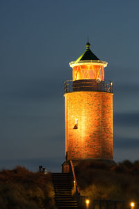 Lighthouse quermarkenfeuer rotes kliff at night