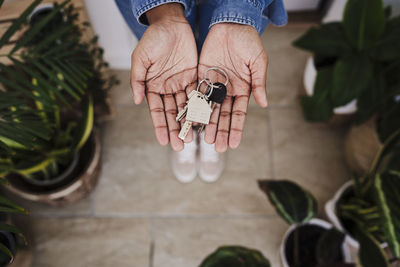 Hands of woman with house keys