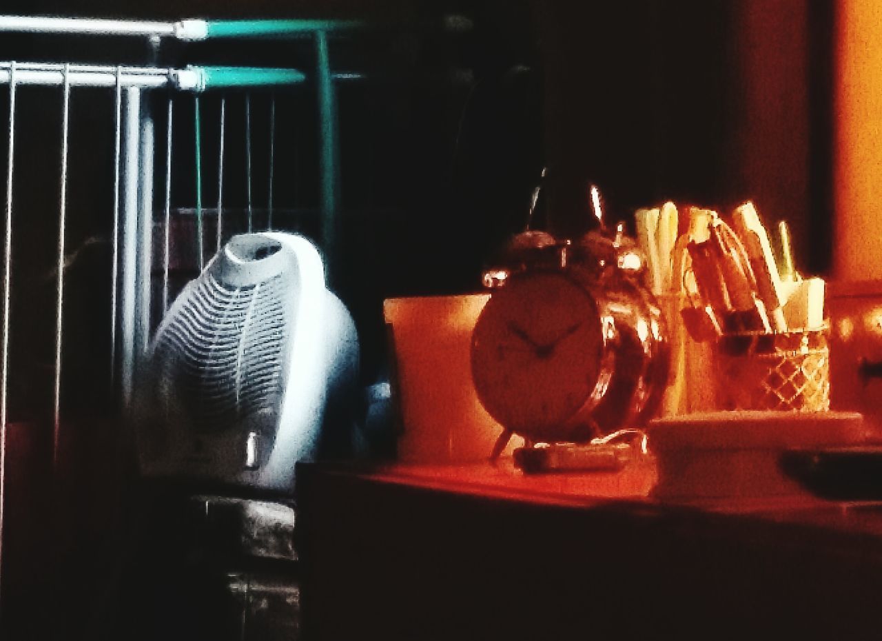 CLOSE-UP OF WINE GLASS ON TABLE