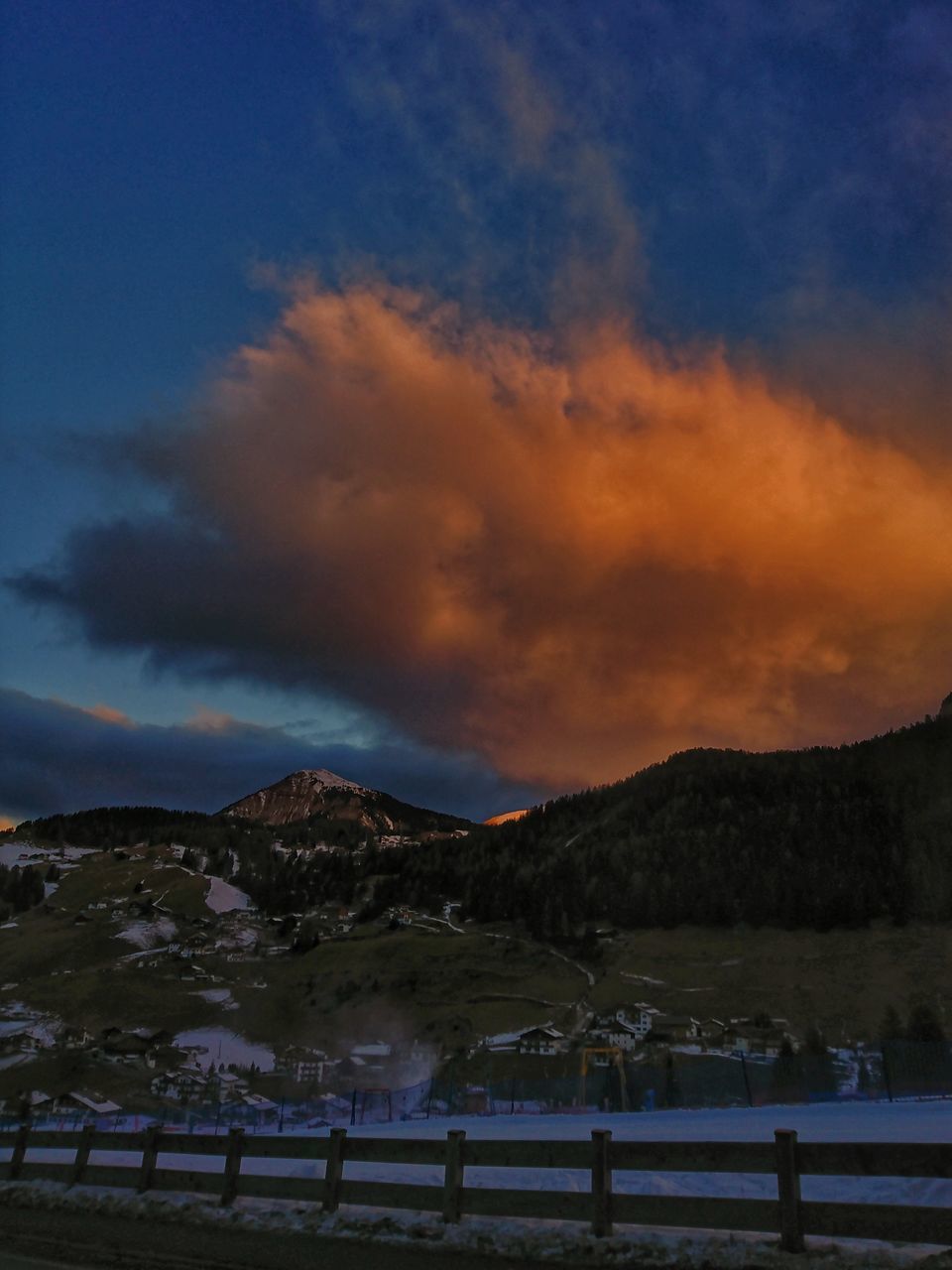 SCENIC VIEW OF LANDSCAPE AGAINST SKY DURING SUNSET