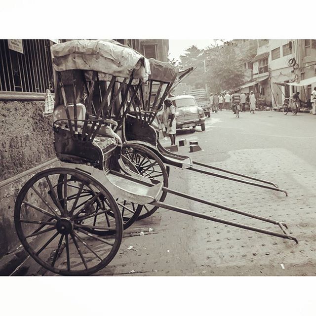 bicycle, transportation, land vehicle, mode of transport, parked, stationary, parking, built structure, architecture, wheel, street, building exterior, day, outdoors, sunlight, auto post production filter, absence, car, road, no people