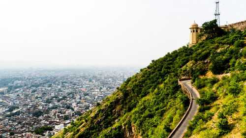 Nahargarh fort is located in the pink city of jaipur