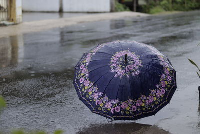 Umbrella on the roadside when it rains