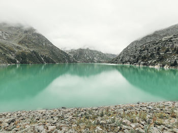 Panoramic view of lake and mountains against sky